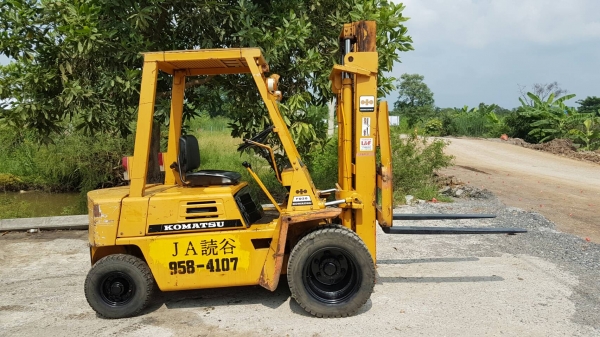 ขายด่วนดีเซลรถยกKOMATSU FG20-7 ยก2.0ตันเสาสูง3เมตรยางหน้าคู้รถนอกเพิ่งนำเข้ามายังไม่เคยใช้งานในเมืองไทยเลย=รุ่นใหม่ขายถูกๆๆ