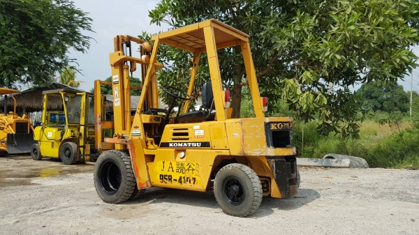 ขายด่วนดีเซลรถยกKOMATSU FG20-7 ยก2.0ตันเสาสูง3เมตรยางหน้าคู้รถนอกเพิ่งนำเข้ามายังไม่เคยใช้งานในเมืองไทยเลย=รุ่นใหม่ขายถูกๆๆ