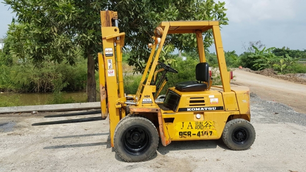 ขายด่วนดีเซลรถยกKOMATSU FG20-7 ยก2.0ตันเสาสูง3เมตรยางหน้าคู้รถนอกเพิ่งนำเข้ามายังไม่เคยใช้งานในเมืองไทยเลย=รุ่นใหม่ขายถูกๆๆ