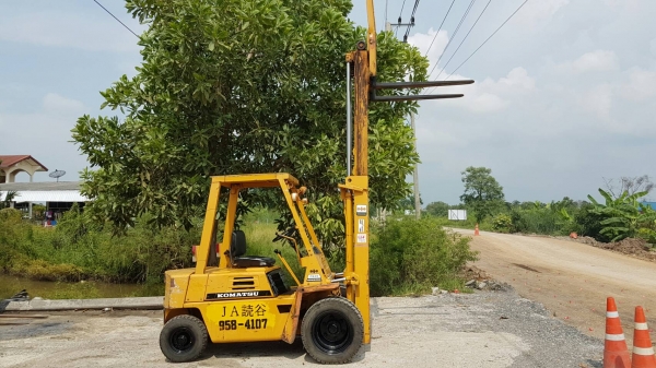 ขายด่วนดีเซลรถยกKOMATSU FG20-7 ยก2.0ตันเสาสูง3เมตรยางหน้าคู้รถนอกเพิ่งนำเข้ามายังไม่เคยใช้งานในเมืองไทยเลย=รุ่นใหม่ขายถูกๆๆ