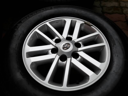 ล้อfortuner ขอบ17 พร้อมยางปี13 ชุดล่ะ10,000