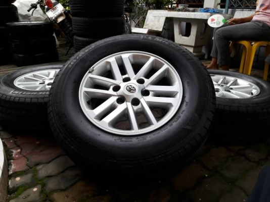 ล้อfortuner ขอบ17 พร้อมยางปี13 ชุดล่ะ10,000