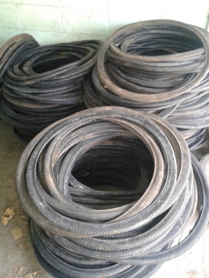 ยางจักรยานใหม่ (เก่าเก็บ) ยางจักรยานใหม่ (เก่าเก็บ)