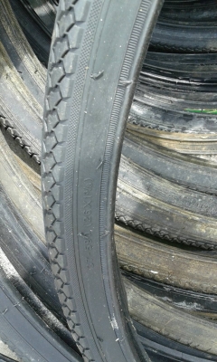 ยางจักรยานใหม่ (เก่าเก็บ) ยางจักรยานใหม่ (เก่าเก็บ)