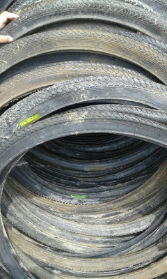 ยางจักรยานใหม่ (เก่าเก็บ) ยางจักรยานใหม่ (เก่าเก็บ)