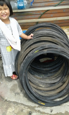 ยางจักรยานใหม่ (เก่าเก็บ) ยางจักรยานใหม่ (เก่าเก็บ)