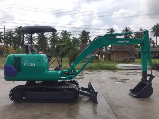 รถขุด KOMATSU PC30-7 ทำสีใหม่ นำเข้ามือสองญี่ปุ่น