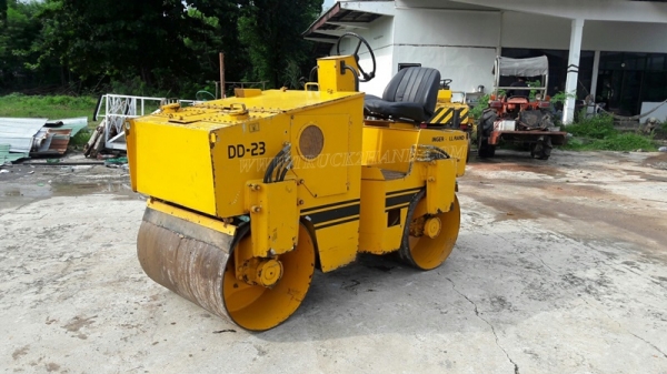 รถบดสั่นสะเทือน   ขับเคลื่อนด้วยตัวเองสั่นสะเทือน 2 ล้อ  ยี่ห้อ INGEROLL RAND  มีเล่มทะเบียน