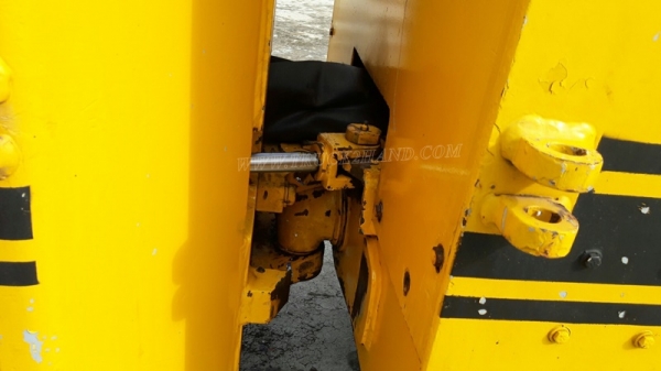 รถบดสั่นสะเทือน   ขับเคลื่อนด้วยตัวเองสั่นสะเทือน 2 ล้อ  ยี่ห้อ INGEROLL RAND  มีเล่มทะเบียน