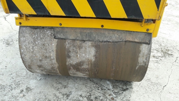 รถบดสั่นสะเทือน   ขับเคลื่อนด้วยตัวเองสั่นสะเทือน 2 ล้อ  ยี่ห้อ INGEROLL RAND  มีเล่มทะเบียน