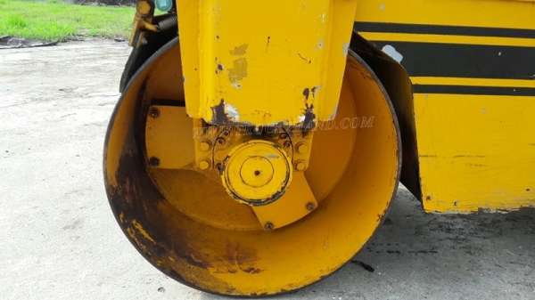 รถบดสั่นสะเทือน   ขับเคลื่อนด้วยตัวเองสั่นสะเทือน 2 ล้อ  ยี่ห้อ INGEROLL RAND  มีเล่มทะเบียน