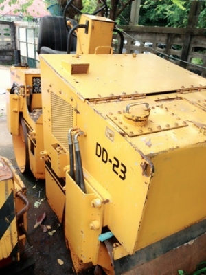 รถบดสั่นสะเทือน   ขับเคลื่อนด้วยตัวเองสั่นสะเทือน 2 ล้อ  ยี่ห้อ INGEROLL RAND  มีเล่มทะเบียน