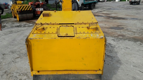 รถบดสั่นสะเทือน   ขับเคลื่อนด้วยตัวเองสั่นสะเทือน 2 ล้อ  ยี่ห้อ INGEROLL RAND  มีเล่มทะเบียน