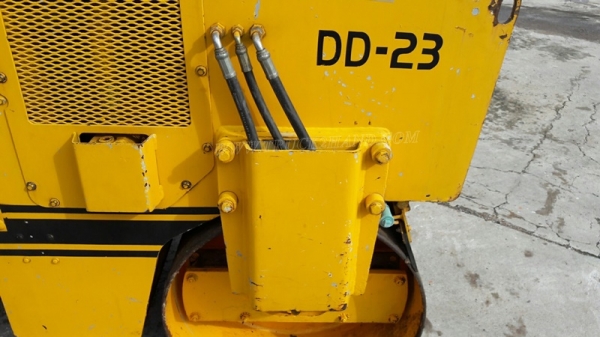 รถบดสั่นสะเทือน   ขับเคลื่อนด้วยตัวเองสั่นสะเทือน 2 ล้อ  ยี่ห้อ INGEROLL RAND  มีเล่มทะเบียน