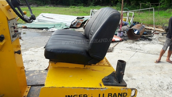 รถบดสั่นสะเทือน   ขับเคลื่อนด้วยตัวเองสั่นสะเทือน 2 ล้อ  ยี่ห้อ INGEROLL RAND  มีเล่มทะเบียน