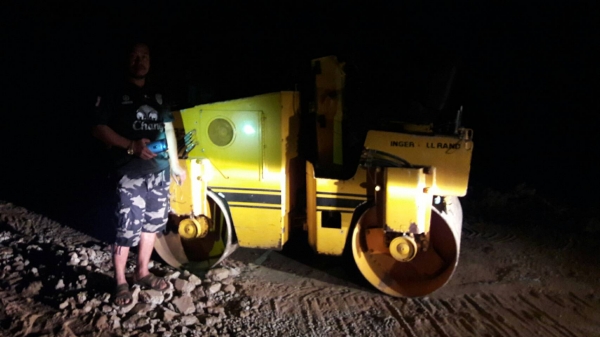 รถบดสั่นสะเทือน   ขับเคลื่อนด้วยตัวเองสั่นสะเทือน 2 ล้อ  ยี่ห้อ INGEROLL RAND  มีเล่มทะเบียน