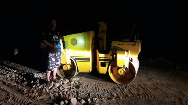 รถบดสั่นสะเทือน   ขับเคลื่อนด้วยตัวเองสั่นสะเทือน 2 ล้อ  ยี่ห้อ INGEROLL RAND  มีเล่มทะเบียน