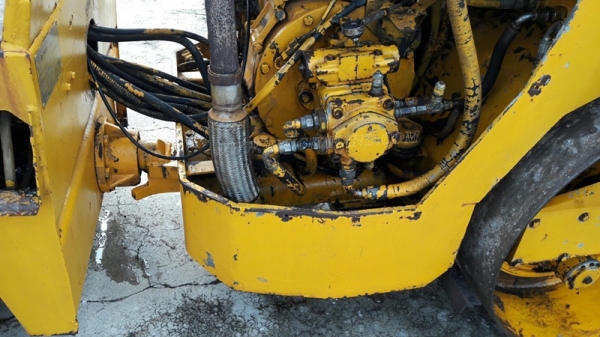 รถบดสั่นสะเทือน ขนาด 2-3 ตัน  ยี่ห้อ BITELLI.   รุ่น MICHELINO  มีเล่มทะเบียน