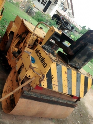 รถบดสั่นสะเทือน ขนาด 2-3 ตัน  ยี่ห้อ BITELLI.   รุ่น MICHELINO  มีเล่มทะเบียน