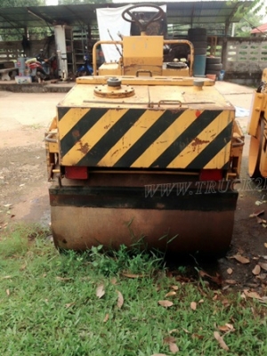 รถบดสั่นสะเทือน ขนาด 2-3 ตัน  ยี่ห้อ BITELLI.   รุ่น MICHELINO  มีเล่มทะเบียน