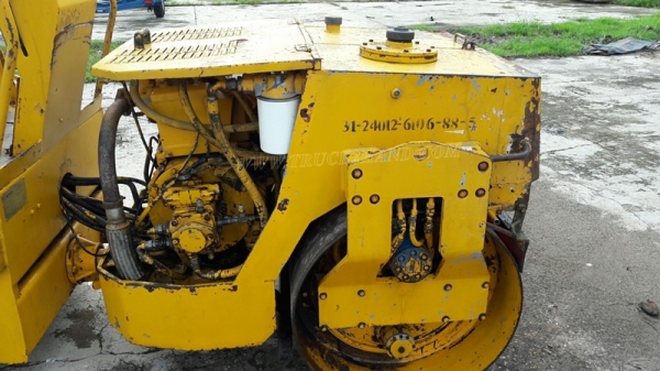 รถบดสั่นสะเทือน ขนาด 2-3 ตัน  ยี่ห้อ BITELLI.   รุ่น MICHELINO  มีเล่มทะเบียน