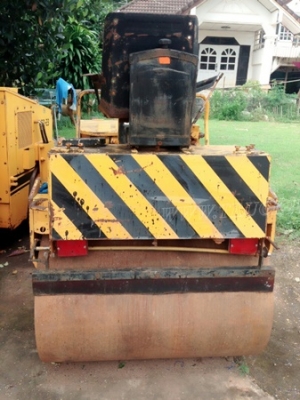 รถบดสั่นสะเทือน ขนาด 2-3 ตัน  ยี่ห้อ BITELLI.   รุ่น MICHELINO  มีเล่มทะเบียน