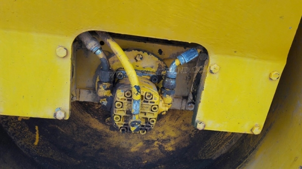 รถบดสั่นสะเทือน ขนาด 2-3 ตัน  ยี่ห้อ BITELLI.   รุ่น MICHELINO  มีเล่มทะเบียน