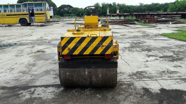 รถบดสั่นสะเทือน ขนาด 2-3 ตัน  ยี่ห้อ BITELLI.   รุ่น MICHELINO  มีเล่มทะเบียน