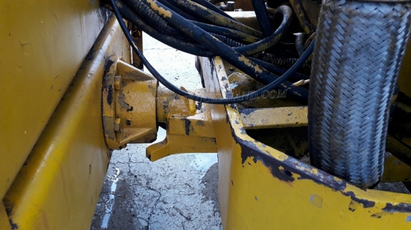 รถบดสั่นสะเทือน ขนาด 2-3 ตัน  ยี่ห้อ BITELLI.   รุ่น MICHELINO  มีเล่มทะเบียน