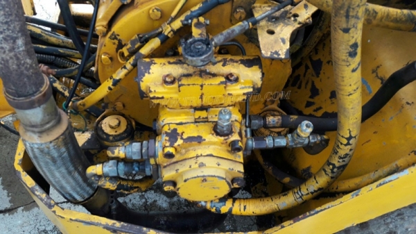 รถบดสั่นสะเทือน ขนาด 2-3 ตัน  ยี่ห้อ BITELLI.   รุ่น MICHELINO  มีเล่มทะเบียน