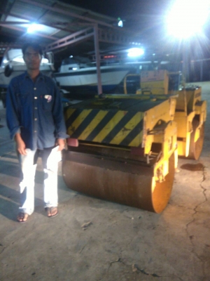 รถบดสั่นสะเทือน ขนาด 2-3 ตัน  ยี่ห้อ BITELLI.   รุ่น MICHELINO  มีเล่มทะเบียน