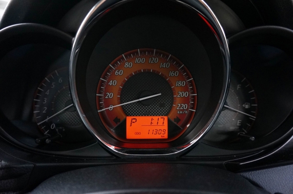 2015 TOYOTA YARIS 1.2 TRD