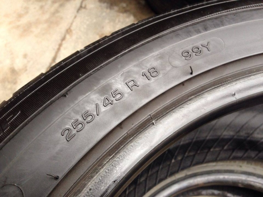 ยาง MICHELIN made in France 255-45-18 ปี 14 ครบชุด 4 เส้น 5500 สวยๆไม่บวมไม่กินข้าง ดอกยางเหลือเยอะเอาไปวิ่งกันใด้อีกยาวค่ะ