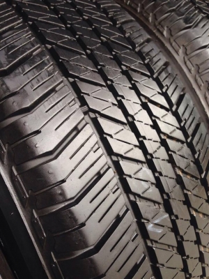 ยาง Bridgstone 265-65-17 ปี 15 ครบชุด 4 เส้น 8000 สภาพสวยๆไม่บวมไม่กินข้าง ดอกยางเหลือเยอะเอาไปวิ่งกันใด้อีกยาวค่ะ