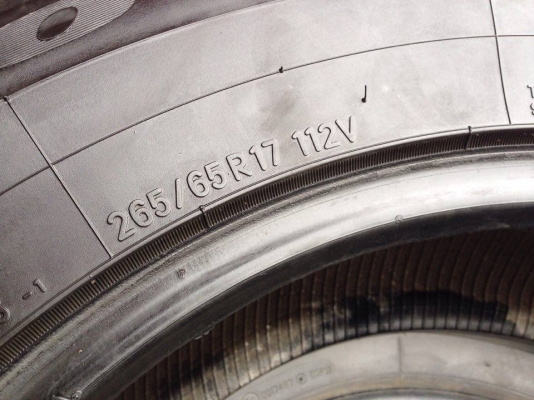 ยาง Nitto nt 420s 265-65-17 ปี 14 1 เส้น ปี 13 3 เส้น ครบชุด 4 เส้น 5500 สภาพสวยๆไม่บวมไม่กินข้าง ดอกยางเหลือเยอะเอาไปวิ่งกันใด้อีกยาวค่ะ