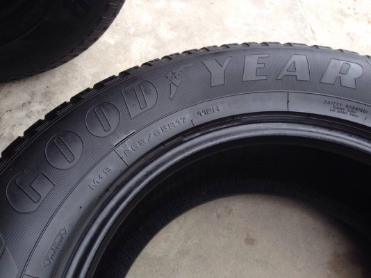 ยาง GOOD YEAR 265-65-17 ปี 14 ครบชุด 4 เส้น 4000  สภาพสวยๆไม่บวมไม่กินข้าง ดอกยางเหลือเยอะเอาไปวิ่งกันใด้อีกยาวค่ะ