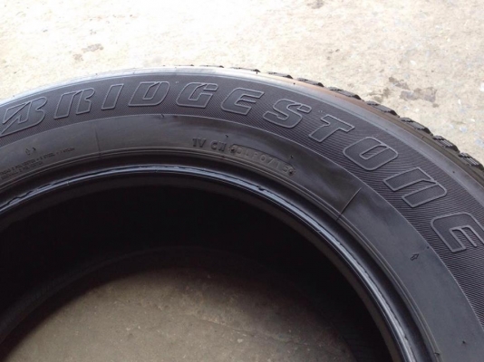 ยาง Bridgstone 255-65-17 ปี 15 ครบชุด 4 เส้น 6000 สภาพสวยๆไม่บวมไม่กินข้าง ดอกยางเหลือเยอะเอาไปวิ่งกันใด้อีกยาวค่ะ