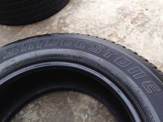 ยาง Bridgstone 245-65-17 ปี 15 ครบชุด 4 เส้น 6000  สภาพสวยๆไม่บวมไม่กินข้าง ดอกยางเหลือเยอะเอาไปวิ่งกันใด้อีกยาวค่ะ