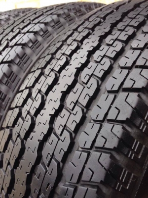 ยาง Bridgstone 245-65-17 ปี 15 ครบชุด 4 เส้น 6000  สภาพสวยๆไม่บวมไม่กินข้าง ดอกยางเหลือเยอะเอาไปวิ่งกันใด้อีกยาวค่ะ