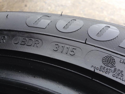 ยาง GOOD YEAR 215-55-17 ปี 15 ครบชุด 4 เส้น 5000 สภาพสวยๆไม่มีปะไม่บวมไม่กินข้าง ดอกยางเหลือเยอะเอาไปวิ่งกันใด้อีกยาวค่ะ