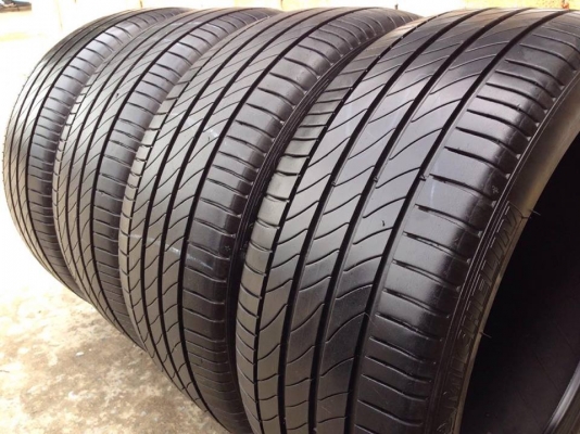 ยาง MICHELIN 215-45-17 ปี 15 ครบชุด 4 เส้น 5500 สวยๆไม่มีปะไม่บวมไม่กินข้าง ดอกยางเหลือเยอะเอาไปวิ่งกันใด้อีกยาวค่ะ