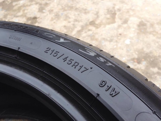 ยาง MICHELIN 215-45-17 ปี 15 ครบชุด 4 เส้น 5500 สวยๆไม่มีปะไม่บวมไม่กินข้าง ดอกยางเหลือเยอะเอาไปวิ่งกันใด้อีกยาวค่ะ