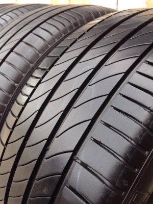 ยาง MICHELIN 215-45-17 ปี 15 ครบชุด 4 เส้น 5500 สวยๆไม่มีปะไม่บวมไม่กินข้าง ดอกยางเหลือเยอะเอาไปวิ่งกันใด้อีกยาวค่ะ