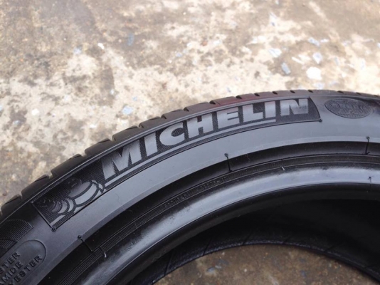 ยาง MICHELIN 215-45-17 ปี 15 ครบชุด 4 เส้น 5500 สวยๆไม่มีปะไม่บวมไม่กินข้าง ดอกยางเหลือเยอะเอาไปวิ่งกันใด้อีกยาวค่ะ