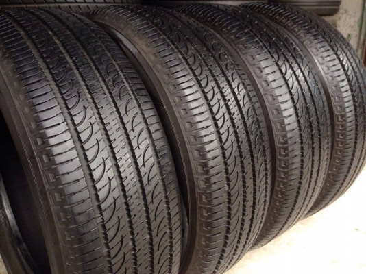ยาง YOKOHAMA 215-65-16 ปี 15 ครบชุด 4 เส้น 6000 สภาพสวยๆไม่บวมไม่กินข้าง ดอกยางเหลือเยอะเอาไปวิ่งกันใด้อีกยาวค่ะ