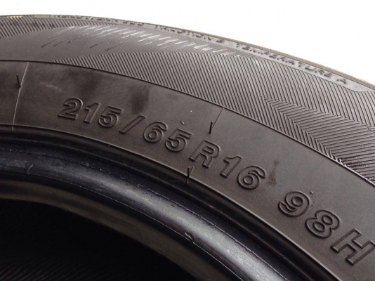 ยาง YOKOHAMA 215-65-16 ปี 15 ครบชุด 4 เส้น 6000 สภาพสวยๆไม่บวมไม่กินข้าง ดอกยางเหลือเยอะเอาไปวิ่งกันใด้อีกยาวค่ะ