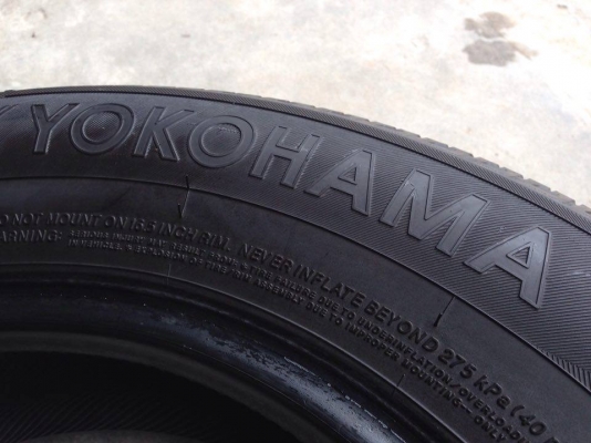 ยาง YOKOHAMA 215-65-16 ปี 15 ครบชุด 4 เส้น 6000 สภาพสวยๆไม่บวมไม่กินข้าง ดอกยางเหลือเยอะเอาไปวิ่งกันใด้อีกยาวค่ะ