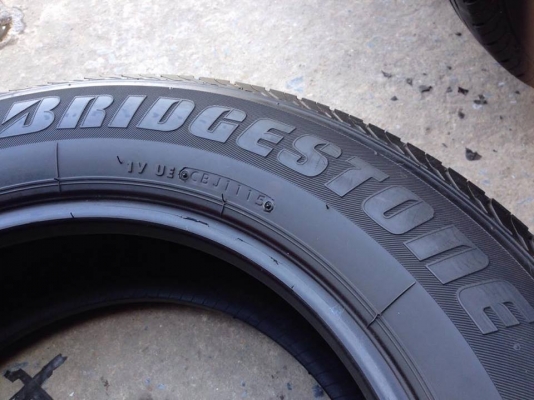 ยาง Bridgstone 215-65-16 ปี 15 ครบชุด 4 เส้น 6000 สภาพสวยๆไม่มีปะไม่บวมไม่กินข้าง ดอกยางเหลือเยอะเอาไปวิ่งกันใด้อีกยาวค่ะ