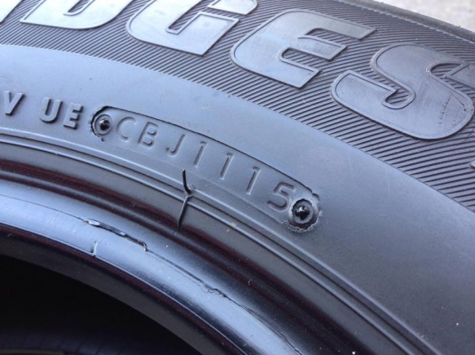 ยาง Bridgstone 215-65-16 ปี 15 ครบชุด 4 เส้น 6000 สภาพสวยๆไม่มีปะไม่บวมไม่กินข้าง ดอกยางเหลือเยอะเอาไปวิ่งกันใด้อีกยาวค่ะ