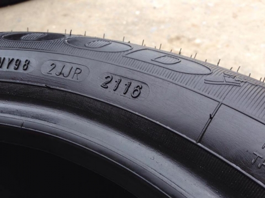 ยาง GOOD YEAR 185-55-16 ปี 16 1 เส้น ปี 15 3 เส้น ครบชุด 4 เส้น 3000 สภาพสวยๆไม่บวมไม่กินข้าง ดอกยางเหลือเยอะเอาไปวิ่งกันใด้อีกยาวค่ะ